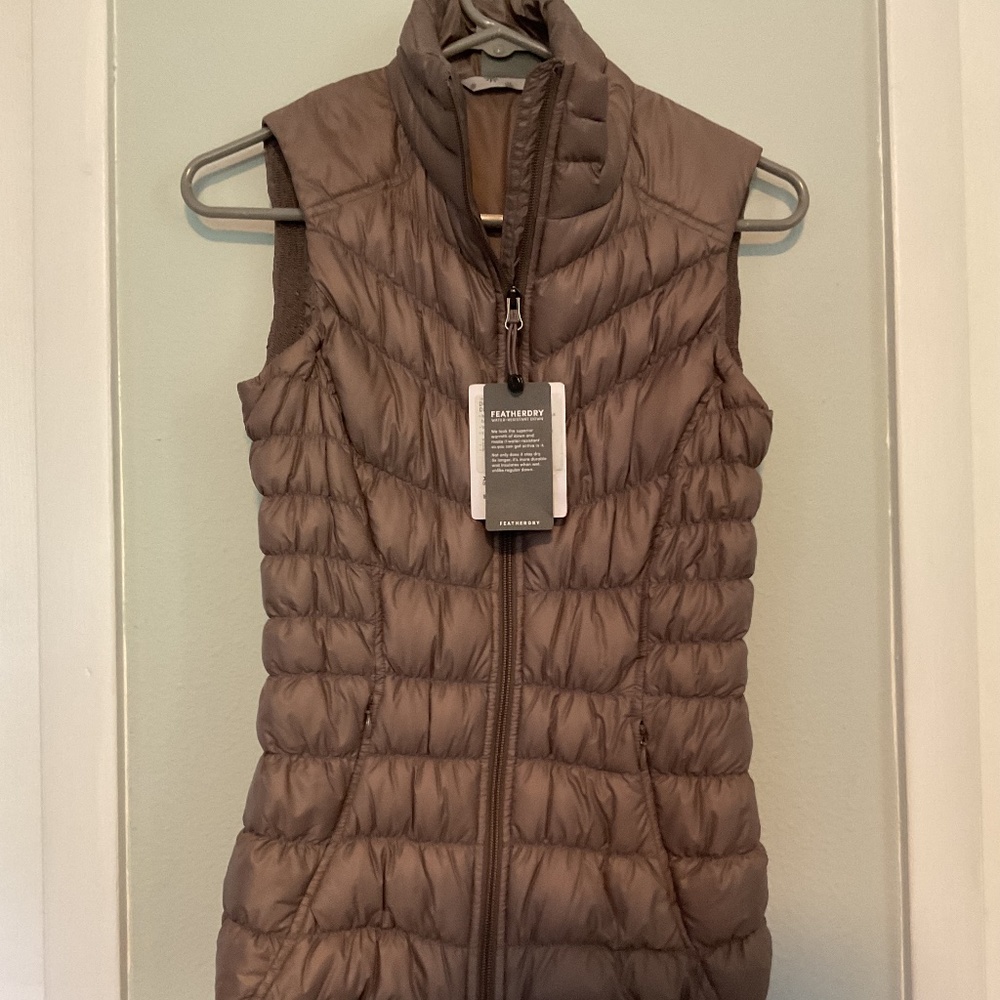 Athleta Downlicious Deluxe  puffer Vest NWT